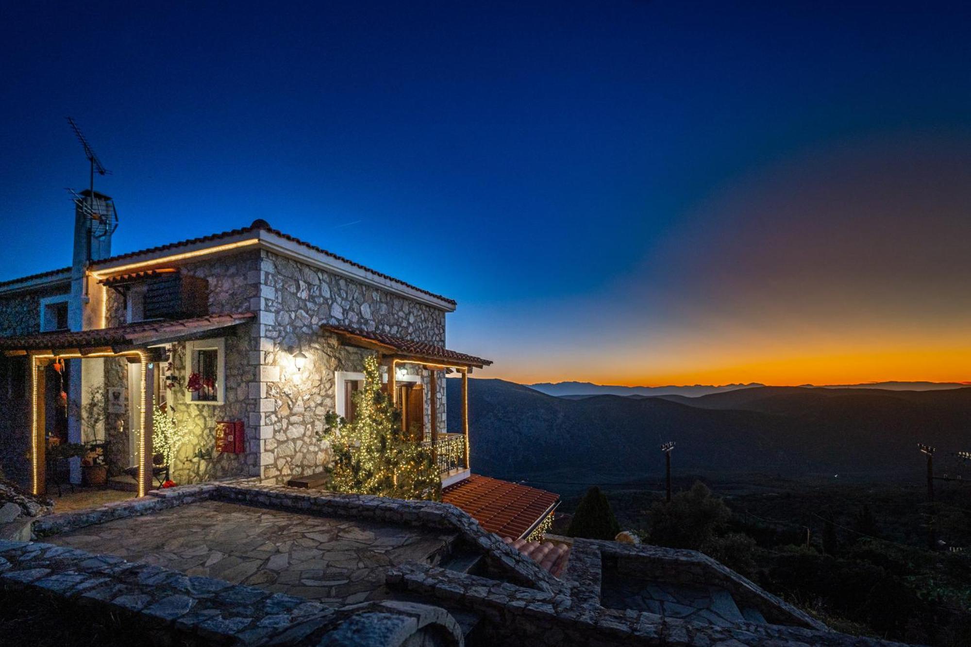 Rock Dandy Deluxe Chalet In Arachova - Delphi, Sauna, Prv Parking, Amazing View Buitenkant foto