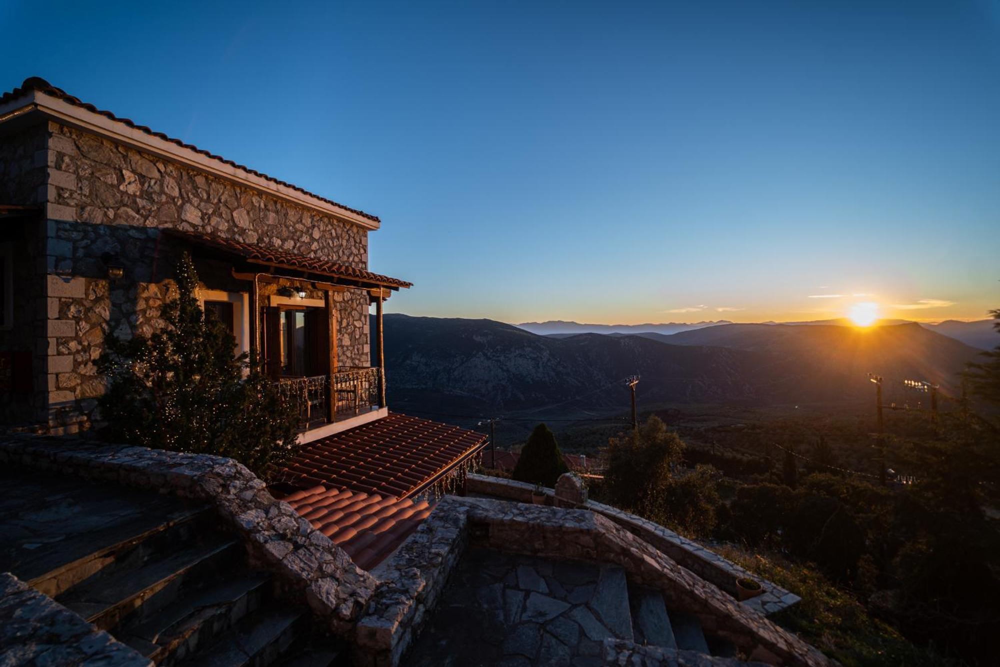 Rock Dandy Deluxe Chalet In Arachova - Delphi, Sauna, Prv Parking, Amazing View Buitenkant foto