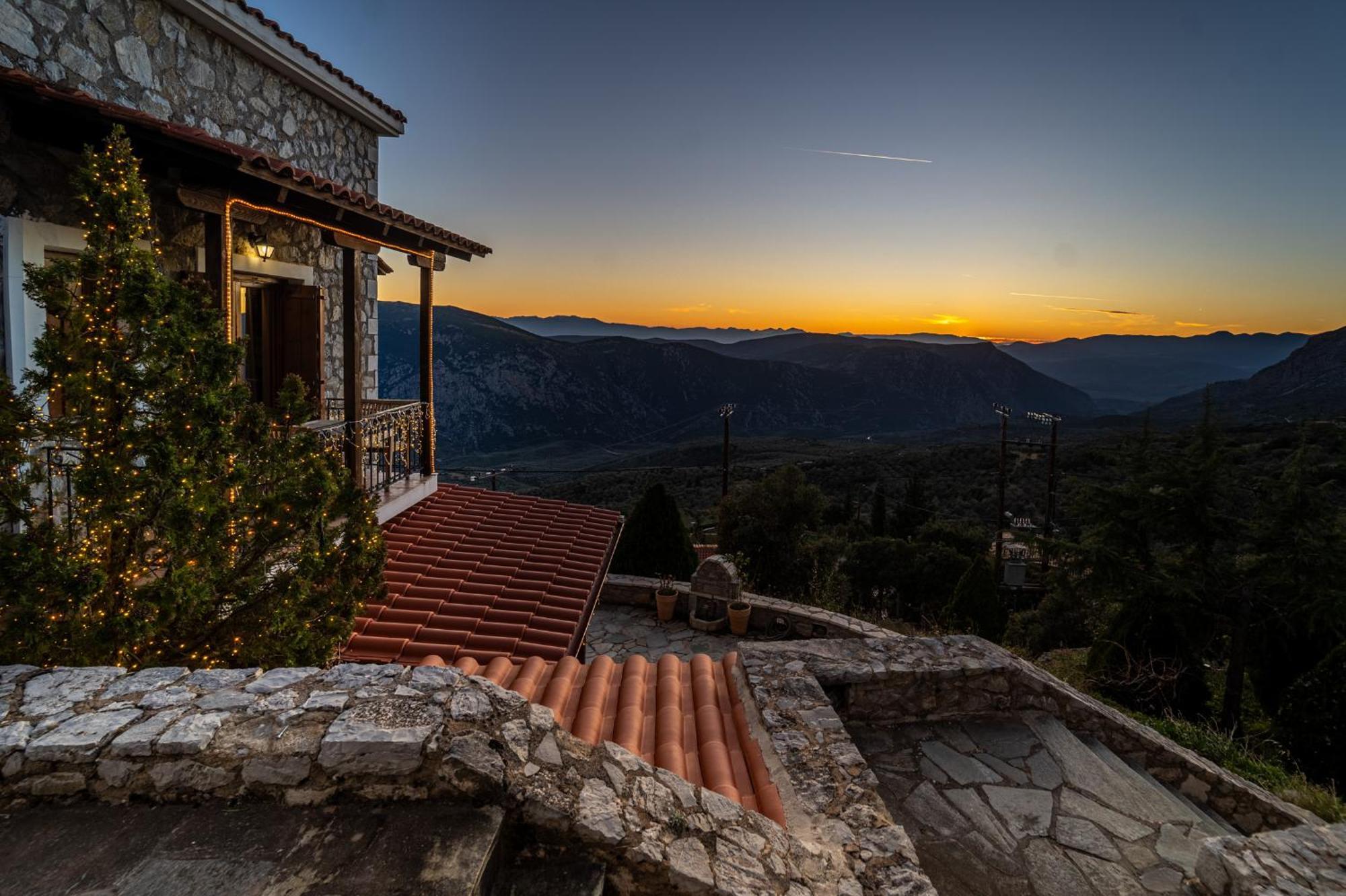 Rock Dandy Deluxe Chalet In Arachova - Delphi, Sauna, Prv Parking, Amazing View Buitenkant foto